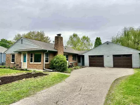 2105 Muscatine Ave, Iowa City, IA 52240