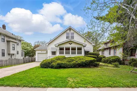 807 S 7th Ave, Iowa City, IA 52240