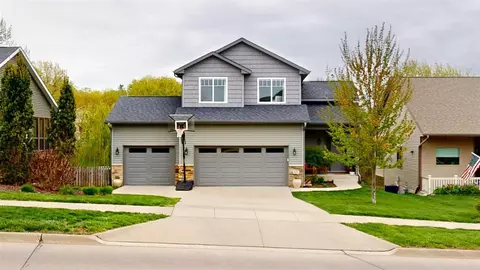 832 N 1st Ave, Iowa City, IA 52245