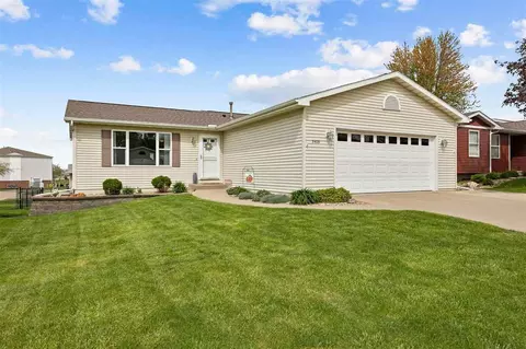 3406 King Dr SW, Cedar Rapids, IA 52404