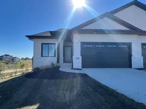 1301 Berkshire Ln, North Liberty, IA 52317