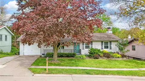 1006 Sunset St, Iowa City, IA 52246