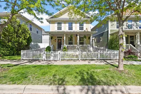 946 Ball St, Iowa City, IA 52245