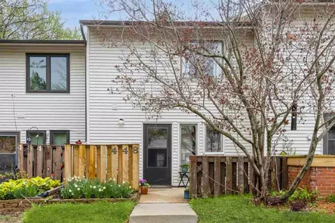 448 Samoa Dr, Iowa City, IA 52246