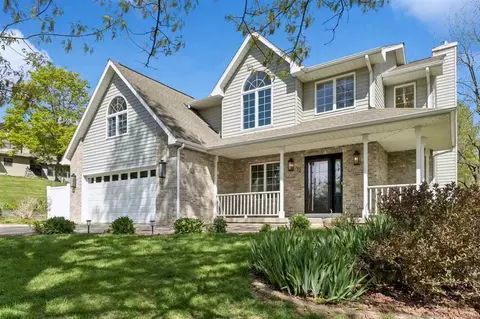 32 NE N High Circle Dr, Iowacity, IA 52240