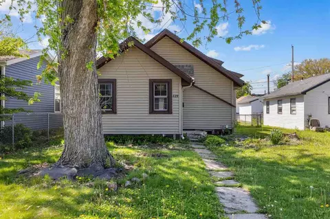 629 21st Ave SW, Cedar Rapids, IA 52404