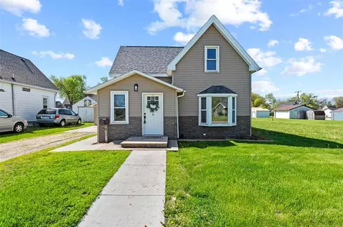 409 11th St, Belle Plaine, IA 52208