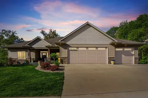 2055 Silver Maple Trl, North Liberty, IA 52317