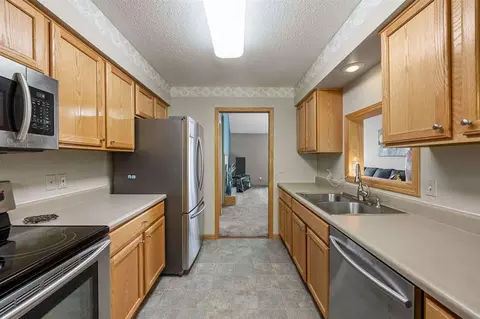 1023 Doubletree Ct NE, Cedar Rapids, IA 52402 photo 9