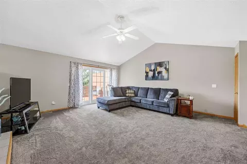 1023 Doubletree Ct NE, Cedar Rapids, IA 52402 photo 4