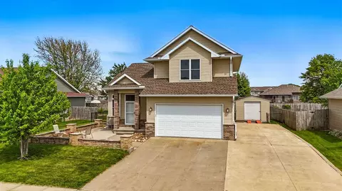 1420 Deerfield Dr, North Liberty, IA 52317