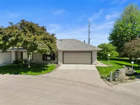 82 Oberlin St, Iowa City, IA 52245