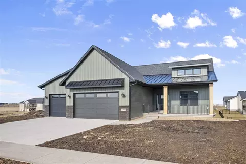 1530 Parker Ct, North Liberty, IA 52317