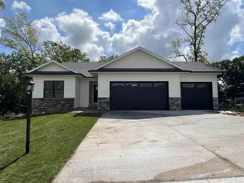 1502 Legend Dr, Tiffin, IA 52340