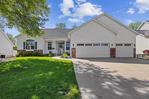 2311 NE Fox Trail Dr NE, Cedar Rapids, IA 52402