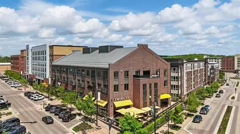 901 E 2nd Ave #212, Coralville, IA 52241
