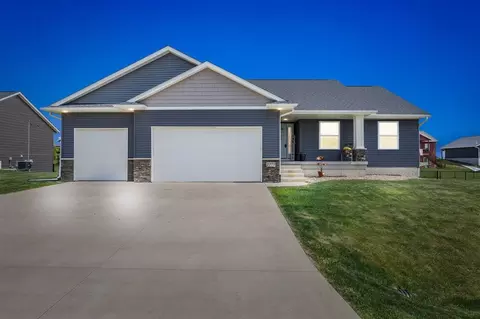 2777 Creekview Trl, Palo, IA 52324