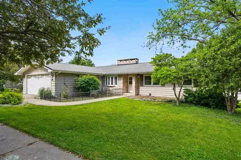 705 S Ave B, Washington, IA 52353
