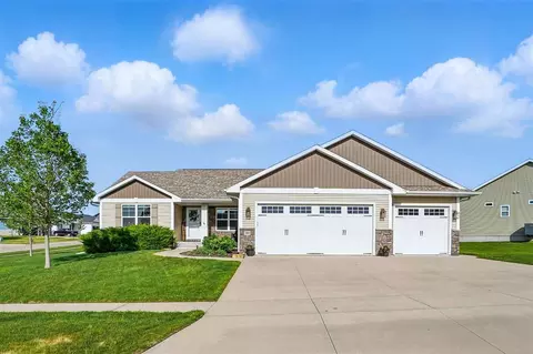 700 Cedar Bend Dr, Solon, IA 52333