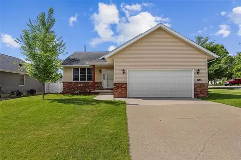 4135 Jackson Cir NW, Cedar Rapids, IA 52405