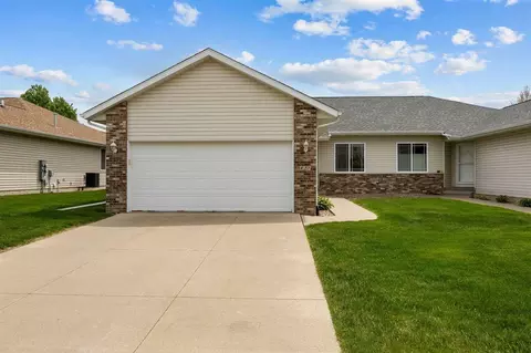 827 Dorchester Pl NE, Cedar Rapids, IA 52402