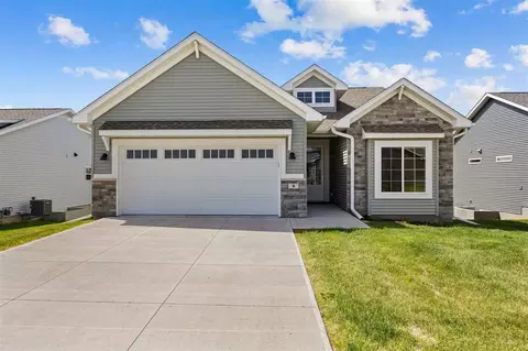 8 Pinnacle Ln, Tiffin, IA 52340