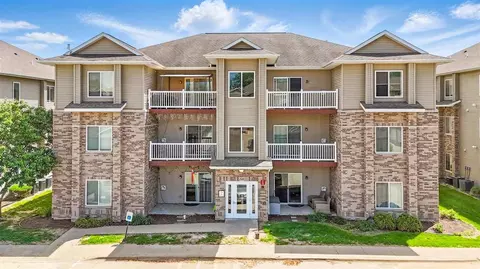 245 Sadler Ln, North Liberty, IA 52317