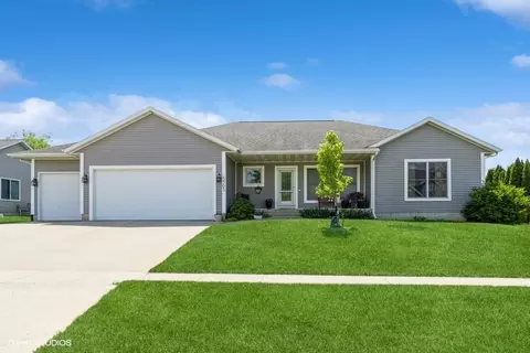5305 Prairie Ridge Ave, Marion, IA 52302