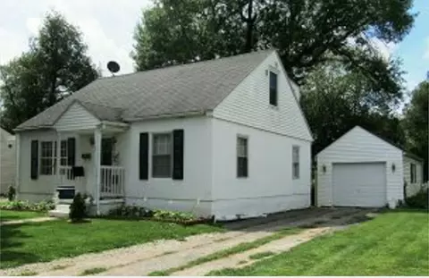 923 Prospect Pl, Washington, IA 52353