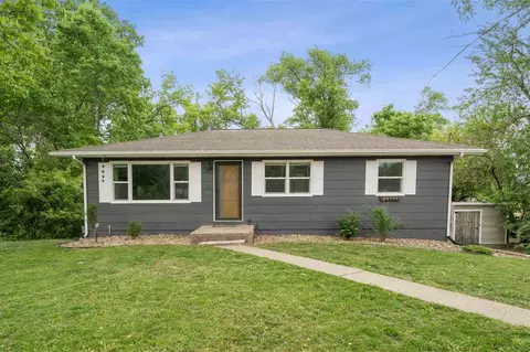 6610 SE Berry Rd, Cedar Rapids, IA 52403