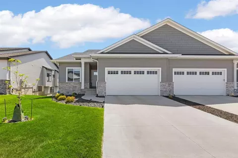 1237 Berkshire Ln, North Liberty, IA 52317