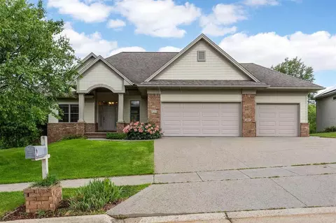 959 Tamarack Trl, Iowa City, IA 52245