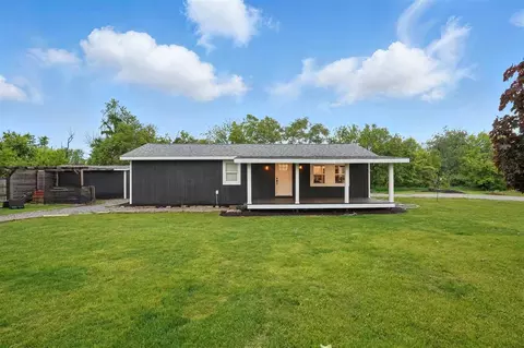 905 Holiday Ln, Coralville, IA 52241