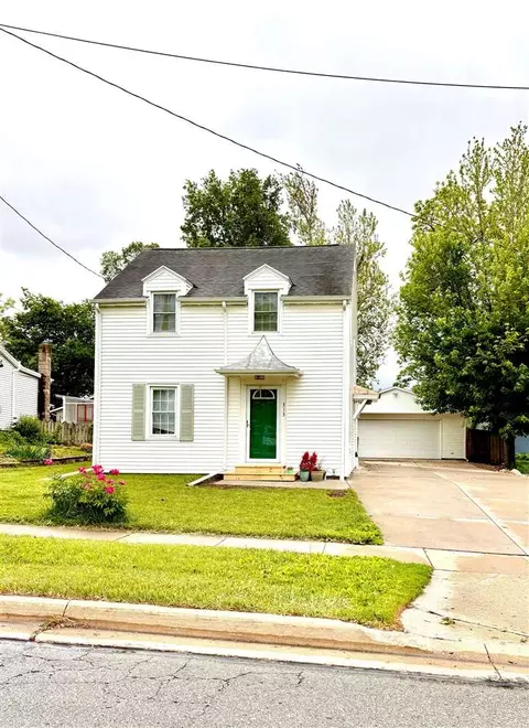 313 E 5th St, Solon, IA 52333