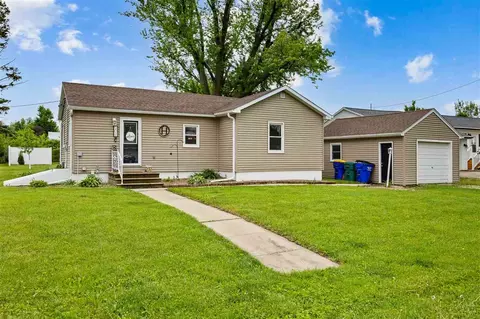 204 Johnson St SW, Shellsburg, IA 52332 photo 2