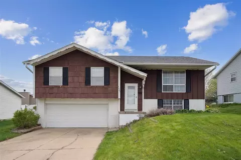 5407 Skyline Dr NW, Cedar Rapids, IA 52405
