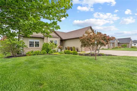 1118 Pelican Dr, Kalona, IA 52247