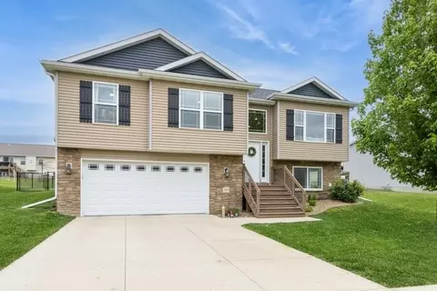 360 S Stewart St, North Liberty, IA 52317
