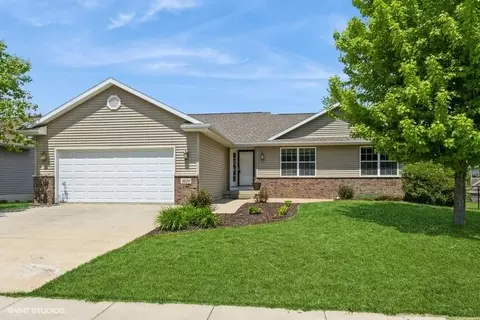 1620 Deerfield Dr W, North Liberty, IA 52317
