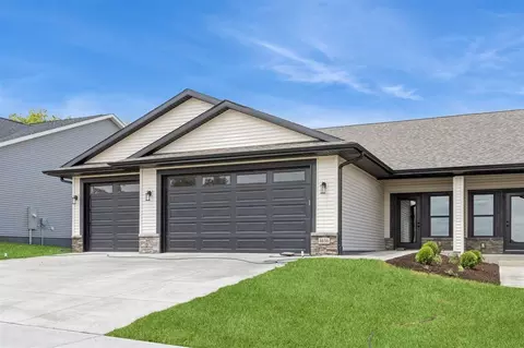 1030 Highland Trl, Solon, IA 52333