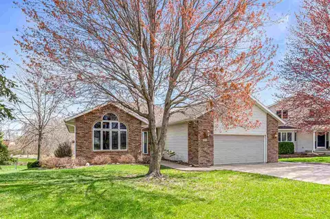 680 Andrews Ct, North Liberty, IA 52317