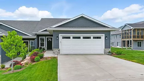 927 Summit Ct, Tiffin, IA 52340