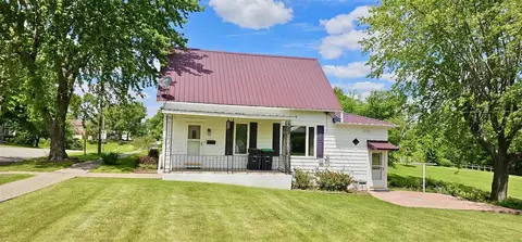 434 5th St, Ainsworth, IA 52201