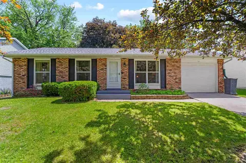 54 Amber Ln, Iowa City, IA 52240