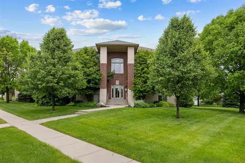 364 Camden Rd, Iowa City, IA 52245