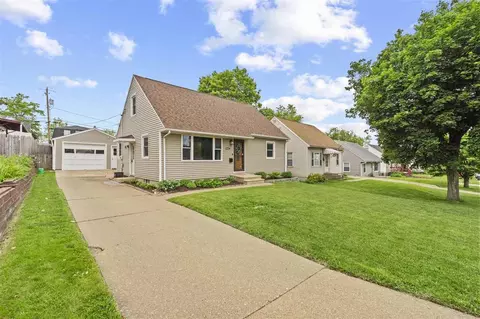 2224 Mallory St SW, Cedar Rapids, IA 52404