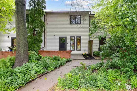 376 Samoa Pl, Iowa City, IA 52246