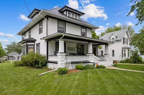 540 E 4th St, Tipton, IA 52772