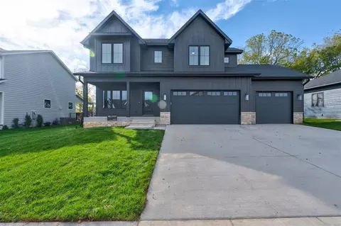 1405 Green Oak Pass, Tiffin, IA 52340