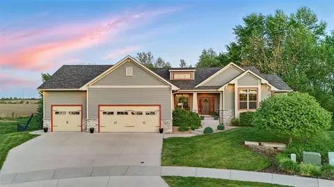 1210 Wood Lily Rd, Solon, IA 52333